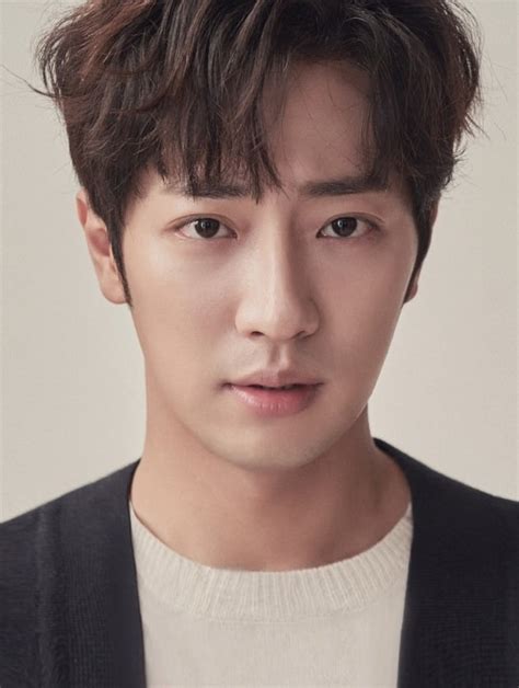 lee sang-yeob relationships|Lee Sang Yeob Announces He Is Getting Married In。